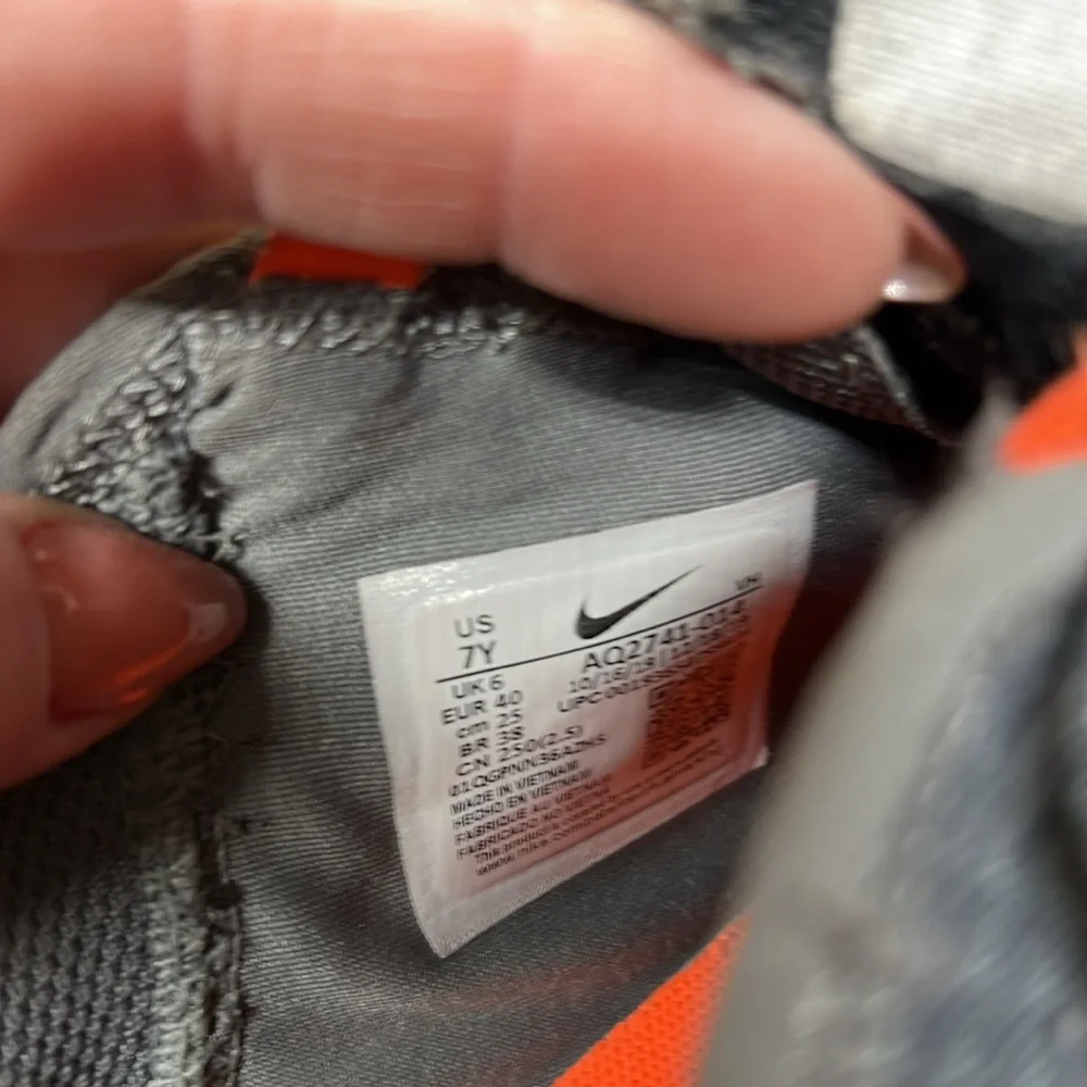 Nike Air Max Motion 2, Gray, Youth‎ Size 7Y, AQ2741-014